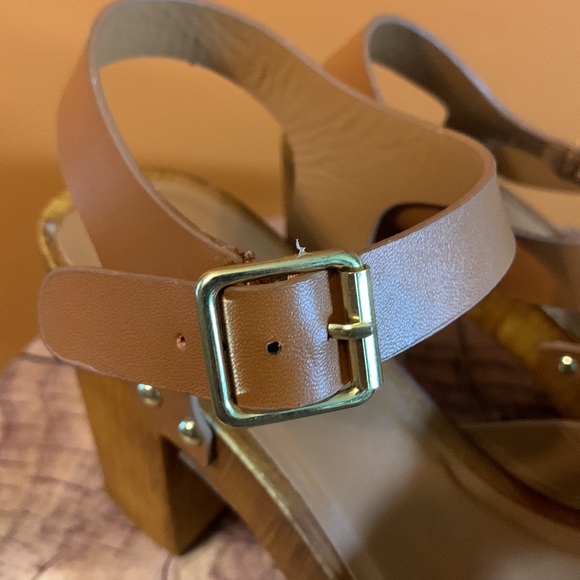 Chunky Leather Heeled Sandal - Picture 10 of 10